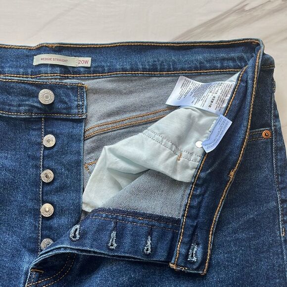 Levi’s | Women’s Plus Size Wedgie Straight High Rise Dark Wash Button Fly Jeans - Picture 6 of 9